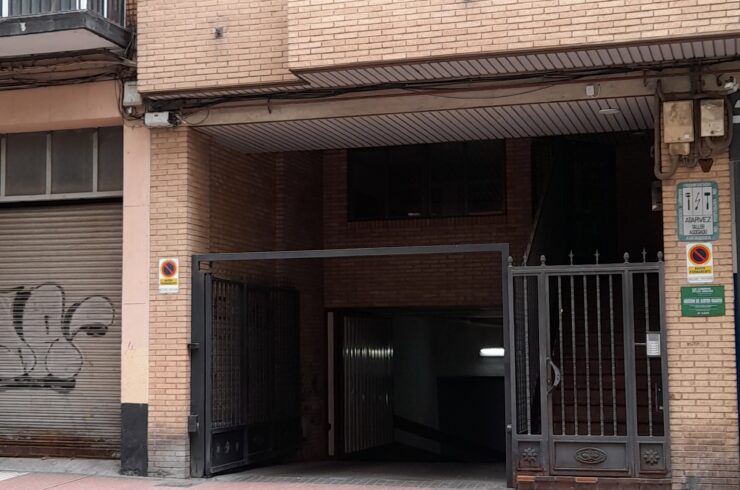 GARAJE PARA COCHE PEQUEÑO EN ALQUILER CALLE SANGENIS